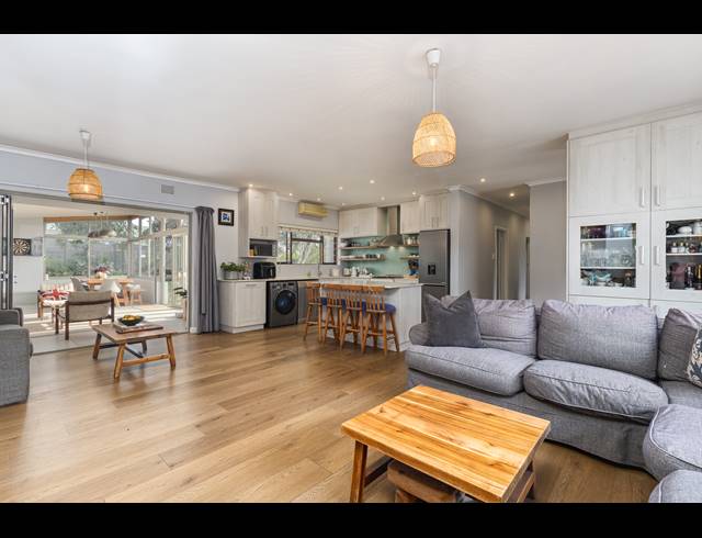 4 BEDROOM FREEHOLD FOR SALE IN TABLE VIEW